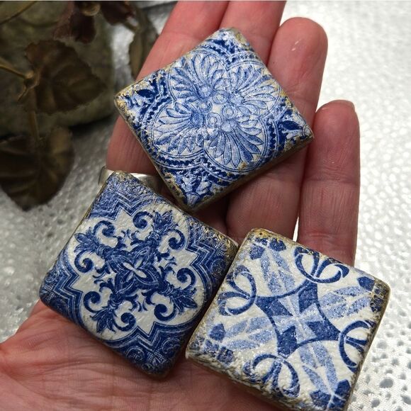 "5/$25" Set Of 3 Handmade Clay Chinoiseri Art Blue & White Square Fridge Magnets - Picture 6 of 6
